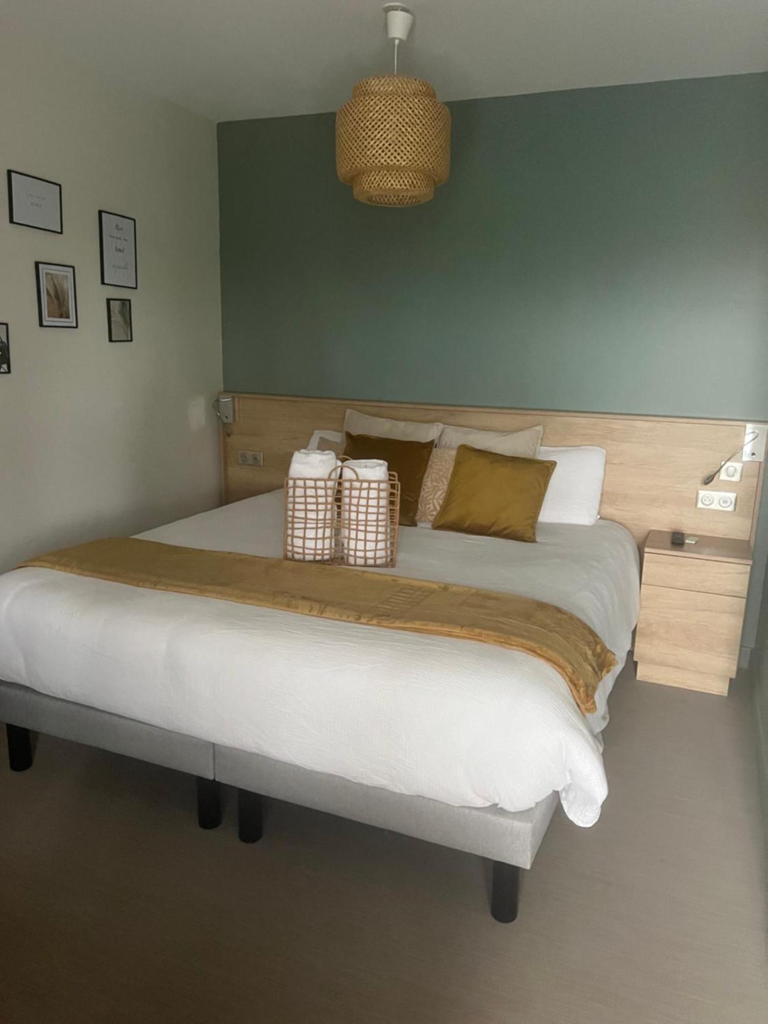 Chambre Privatisee L'Ermitage Vue Sur La Mayenne Chateau-Gontier Luaran gambar